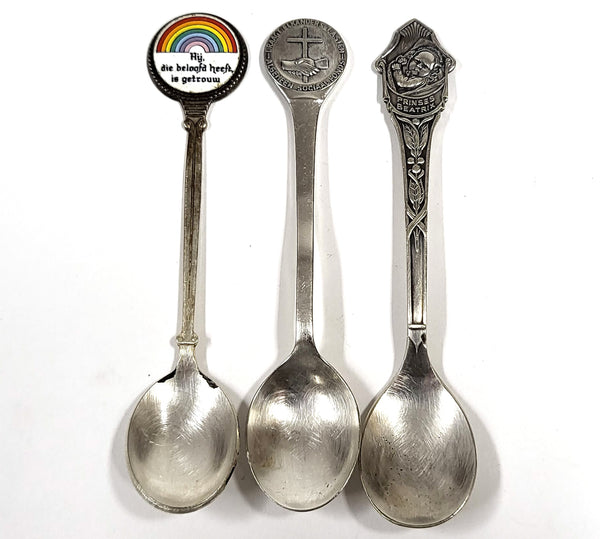 Vintage drie Nederlandse souvenirlepeltjes, Gero 90 en geloofsthema