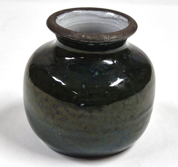 Vintage groene studio-aardewerk vaas met iriserend oil-spot glazuur