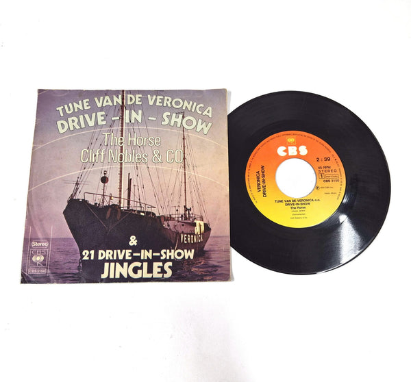Cliff Nobles & Co. – The Horse / 21 Drive-In-Show Jingles