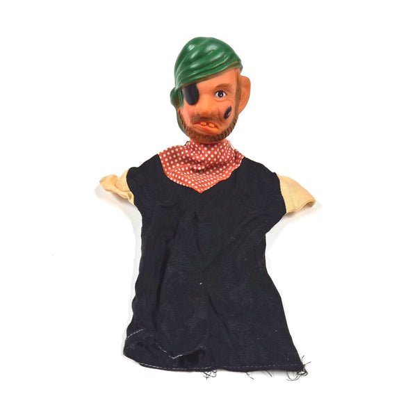 Vintage handpop piraat met vinyl hoofd, zwarte outfit en groene bandana