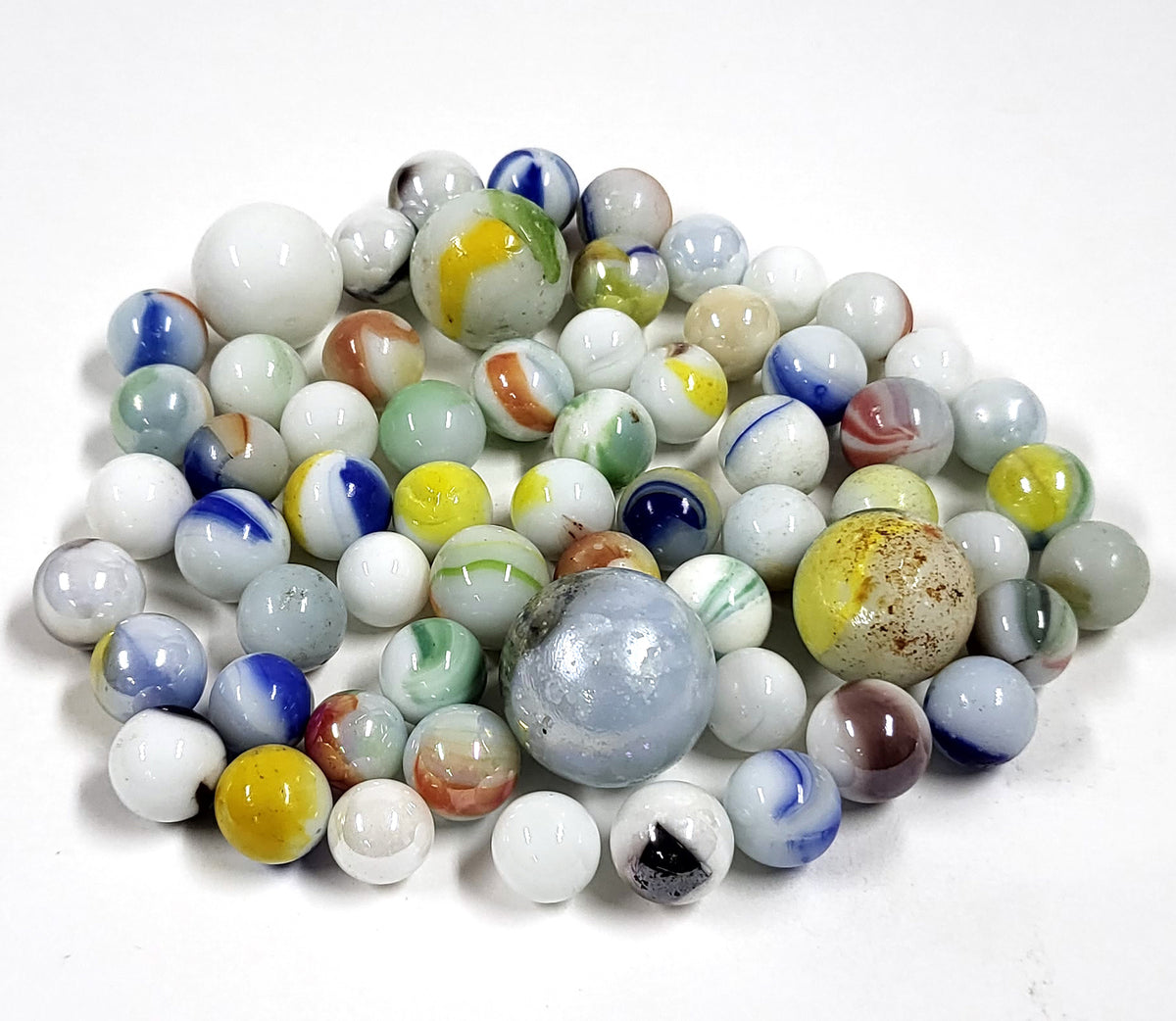 Vintage partij glazen knikkers: parelmoer, cat's eye en swirl, ca. 350 gram