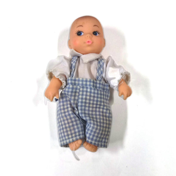 Vintage Fleur Pretty Baby poppetje in blauw geruit tuinbroekje