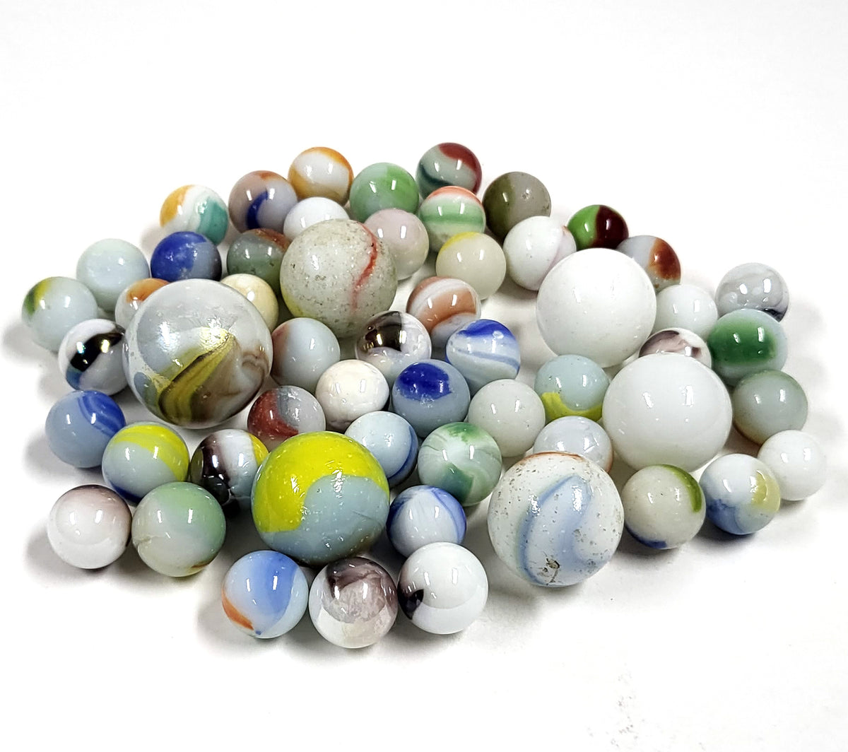 Vintage partij glazen knikkers: parelmoer, cat's eye en swirl, ca. 350 gram