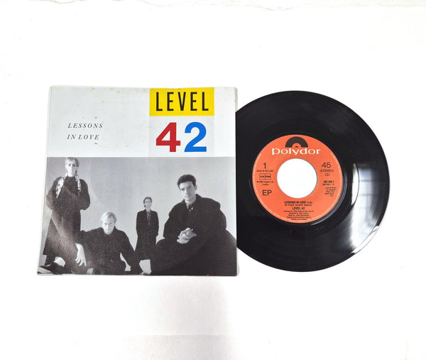 Level 42 – Lessons In Love / Hot Water (Live)