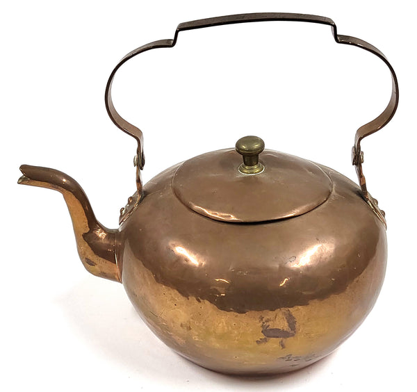 Antieke koperen theeketel met jaartal 1862