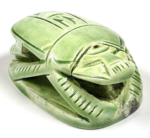 Vintage egyptische scarabee van geglazuurd steengoed, groen, met hiërogliefen