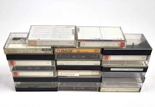Vintage partij van 26 lege cassettedoosjes, o.a. Fuji, BASF, Philips, TDK en Sony