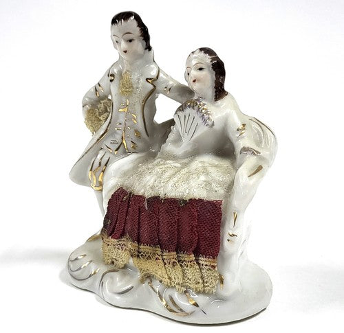 Vintage porseleinen beeldje Victoriaans paar, ca. 10 cm