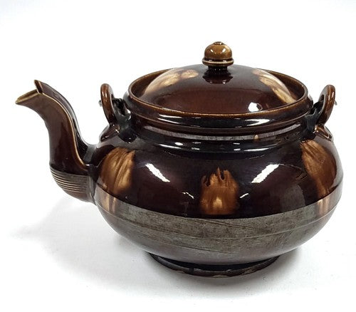Vintage grote bruine keramische theepot met oor