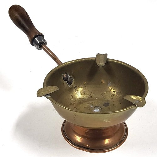 Vintage messing en koperen asbak met houten handvat en voet