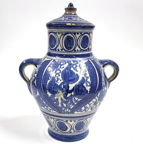 Vintage spaanse aardewerken urn met deksel, blauw-wit geglazuurd