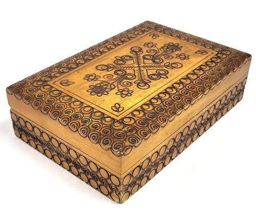Vintage houten sieradendoosje, met de hand gesneden en gegraveerd