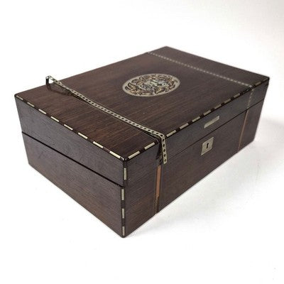 Antieke houten schrijfkist met parelmoer inleg in Victoriaanse stijl