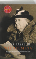 Wilhelmina Krijgshaftig In Vormeloze Jas - C. Fasseur, Cees Fasseur