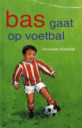 Bas gaat op voetbal - Vrouwke Klapwijk