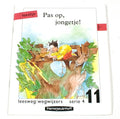 4 - 11 pas op jongetje Leesweg wegwyzer - Anjo Mutsaars