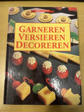GARNEREN VERSIEREN EN DECOREREN - Auteur Onbekend