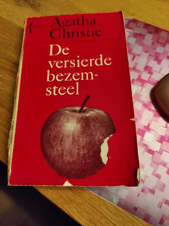 Versierde bezemsteel - Agatha Christie