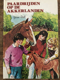 Paardrijden op de akkerlanden - Yvonne Brill, Herry Behrens