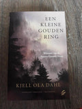 Kleine gouden ring - Kjell Ola Dahl