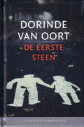 De eerste steen door - Dorinde van Oort